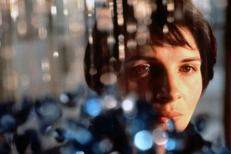 Juliette Binoche jako Julie Vignon - de Courcy w filmie "Trzy kolory: Niebieski"
