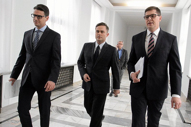 Jak z publicznych pieniędzy powinni rozliczać się posłowie?