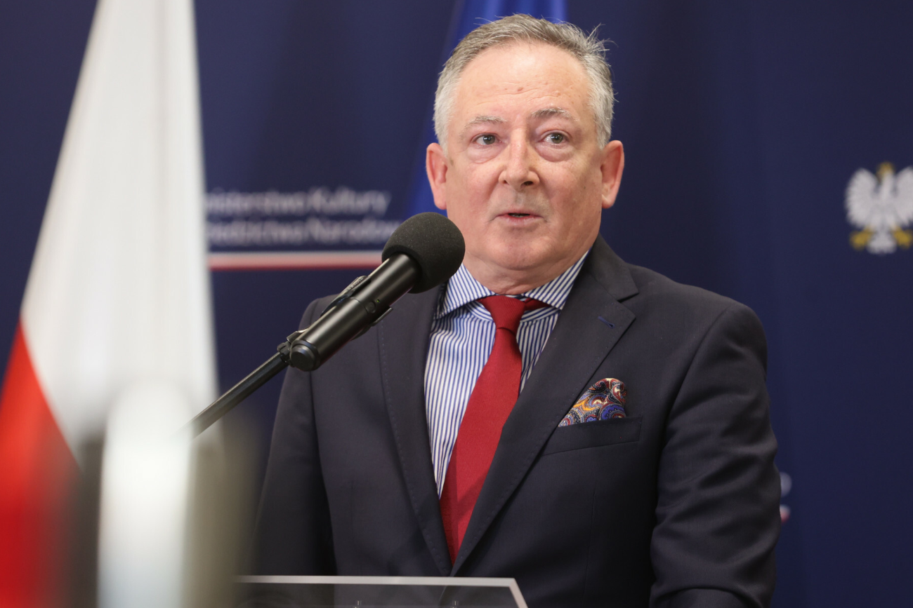 Ruszyły zmiany kadrowe w instytutach. Sienkiewicz komentuje decyzję.