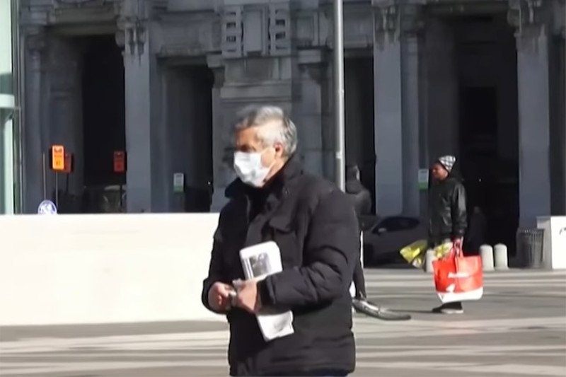 Spec od wirusów napisał, jak się zabezpieczyć przed zakażeniem koronawirusem.