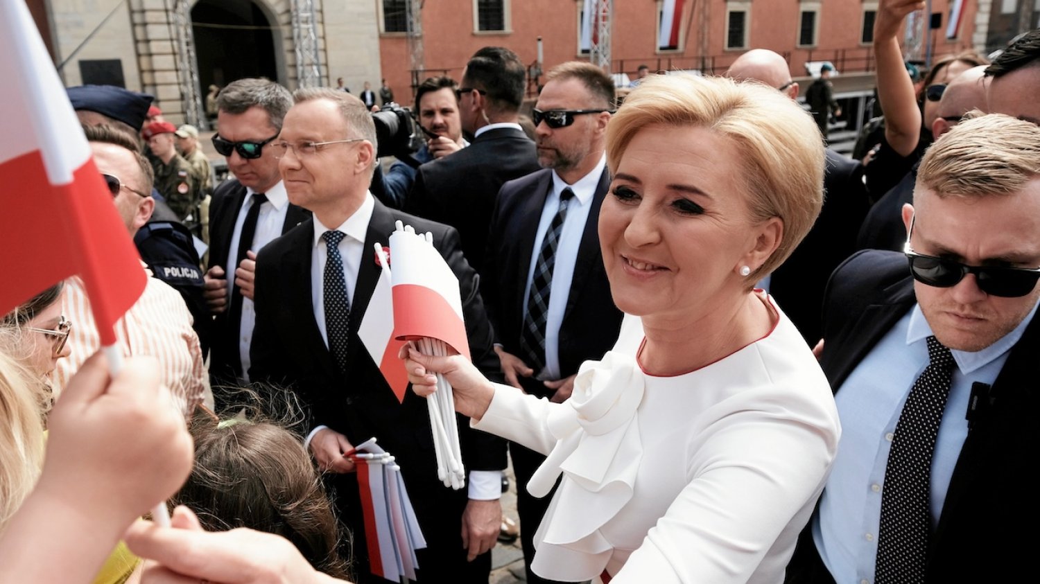 Polacy wybrali najlepszą pierwszą damę. W sondażu kompletna dominacja Polacy wybrali najlepszą pierwszą damę. W sondażu kompletna dominacja