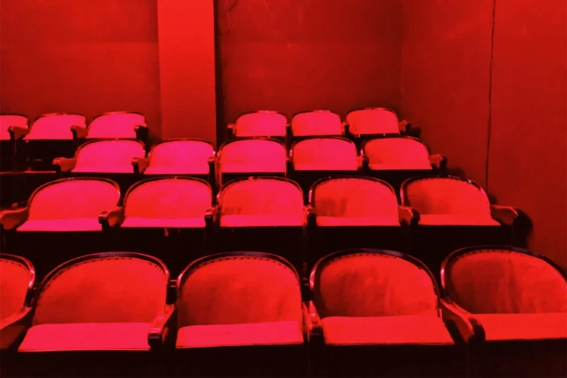 Film może oglądać 33 widzów