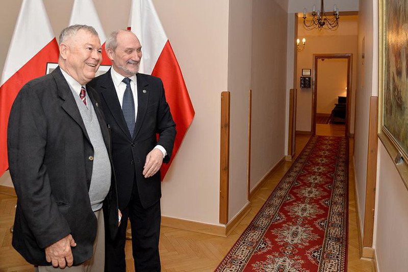 Antonim Macierewiczem może zająć się specjalna komisja amerykańskiego Kongresu. Chodzi o powiązania byłego szefa MON z republikańskim kongresmenem Daną Rohrabacherem.
