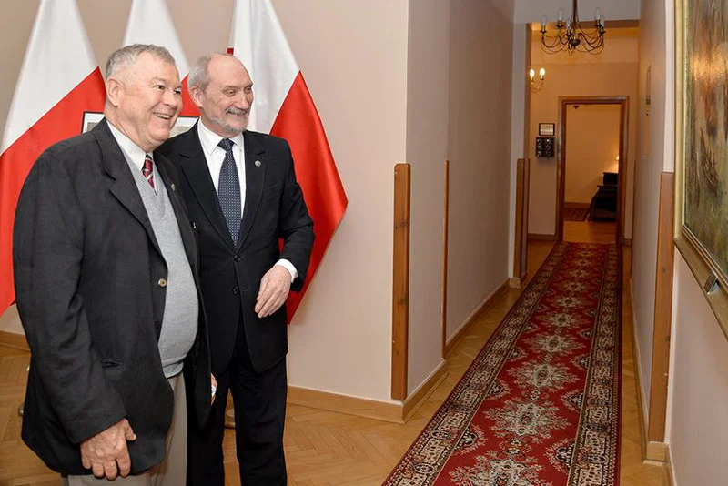 Antonim Macierewiczem może zająć się specjalna komisja amerykańskiego Kongresu. Chodzi o powiązania byłego szefa MON z republikańskim kongresmenem Daną Rohrabacherem.