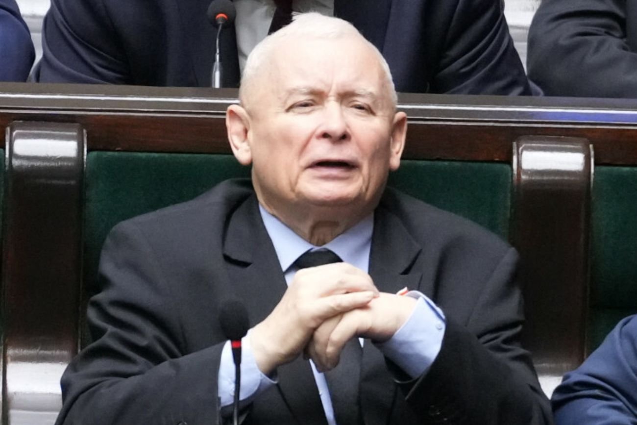 Awantura w Sejmie. W roli głównej Jarosław Kaczyński. Spięcie w Sejmie między Rutnickim z KO i Kaczyńskim. Chodzi o raport. ws. Nawrockiego.