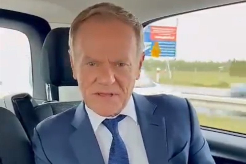 W sieci burza po nagraniu Tuska. Internauci wytknęli mu łamanie przepisów