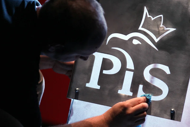 Szyld Prawa i Sprawiedliwości kiepsko przedstawiany bywa nawet przez prawicowych liderów opinii.