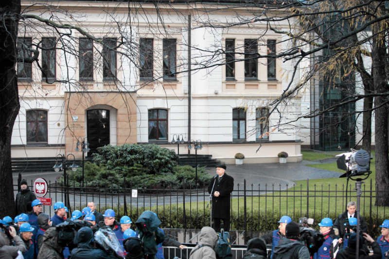 Politycy PiS grozili Trybunałowi Konstytucyjnemu odebraniem finansowania.