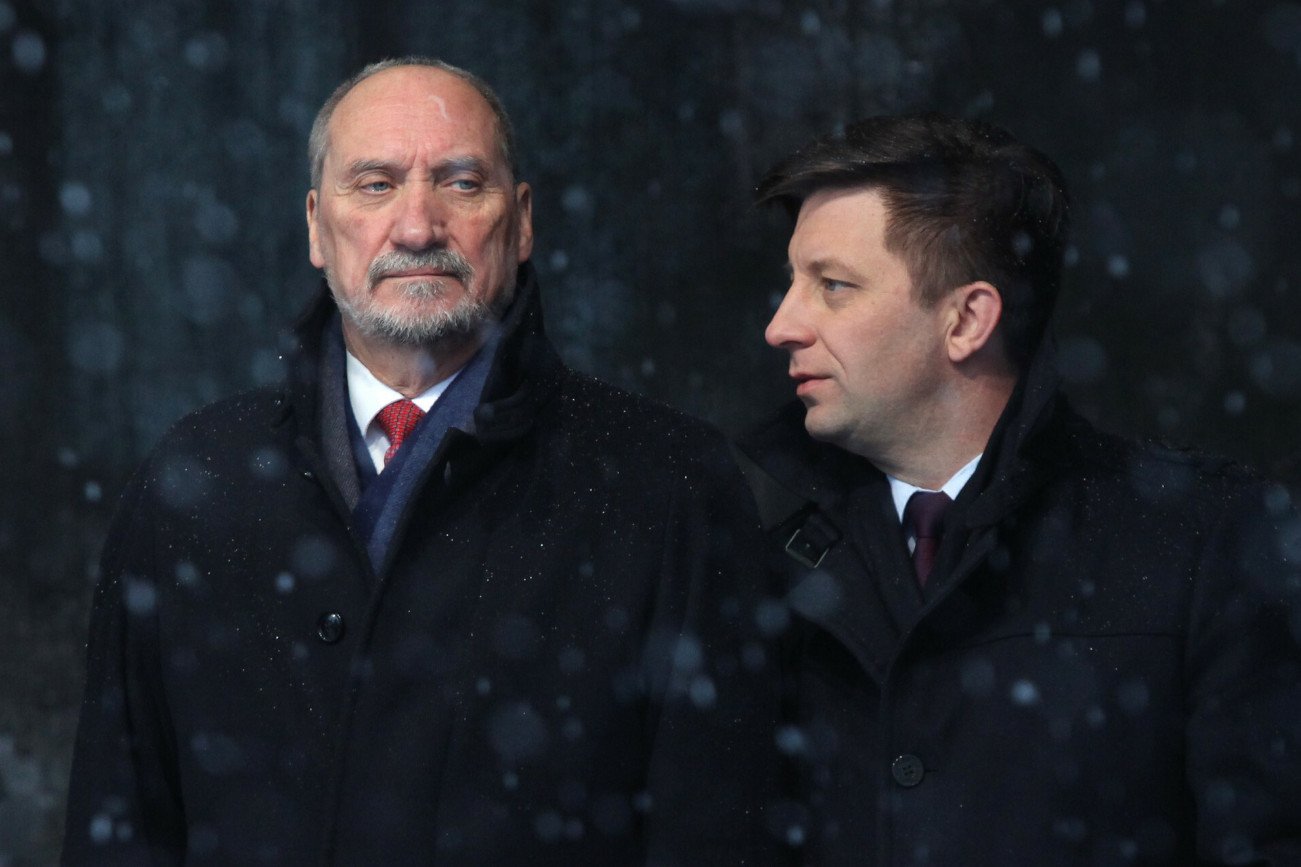 Antoni Macierewicz i Michał Dworczyk odpowiadali za MON kiedy odrzucono ofertę zakupu caracali.