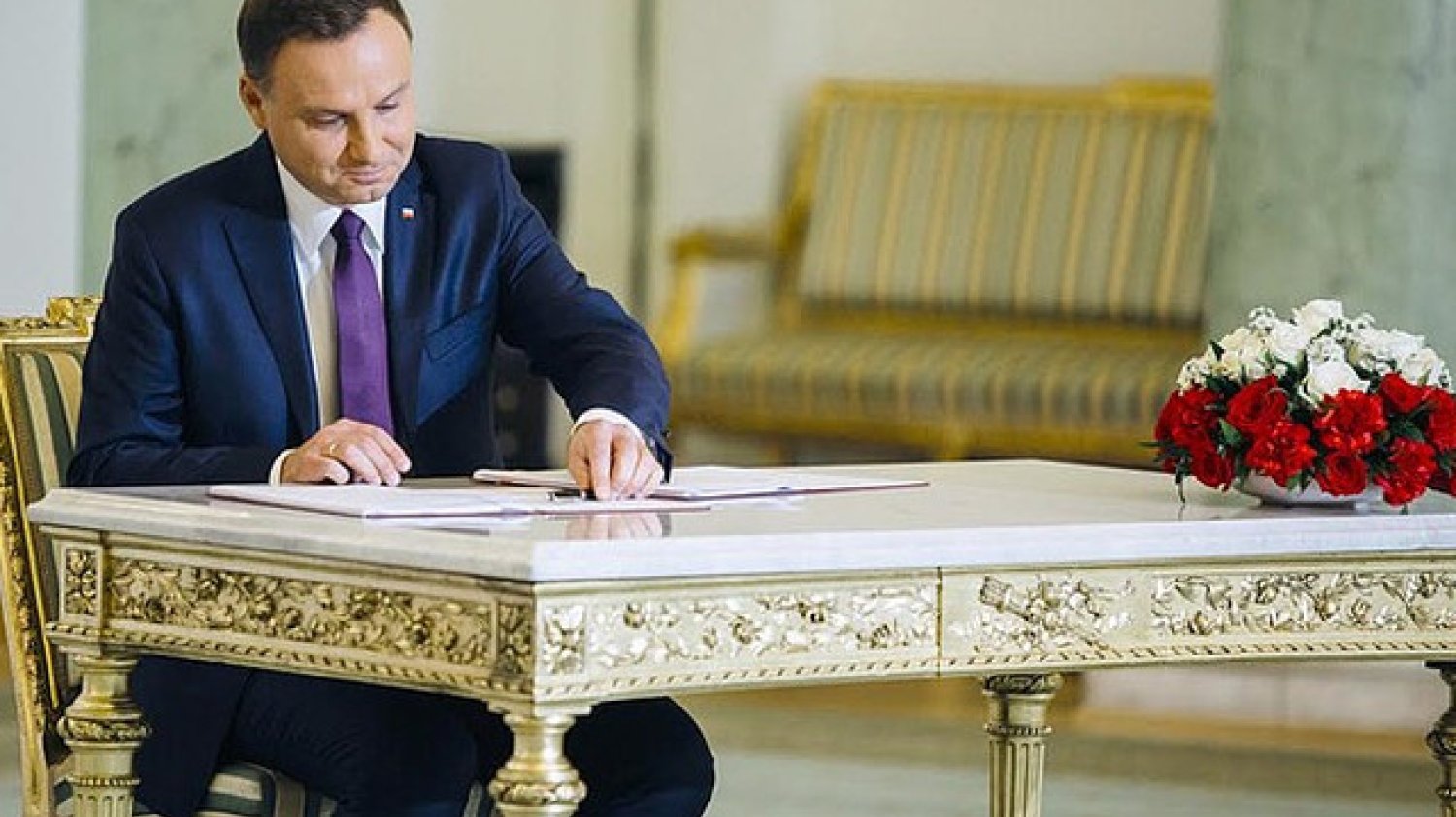 Andrzej Duda podpisał tzw. ustawę dezubikazacyjną 30 grudnia, 1 stycznia 2017 r. weszła w życie.