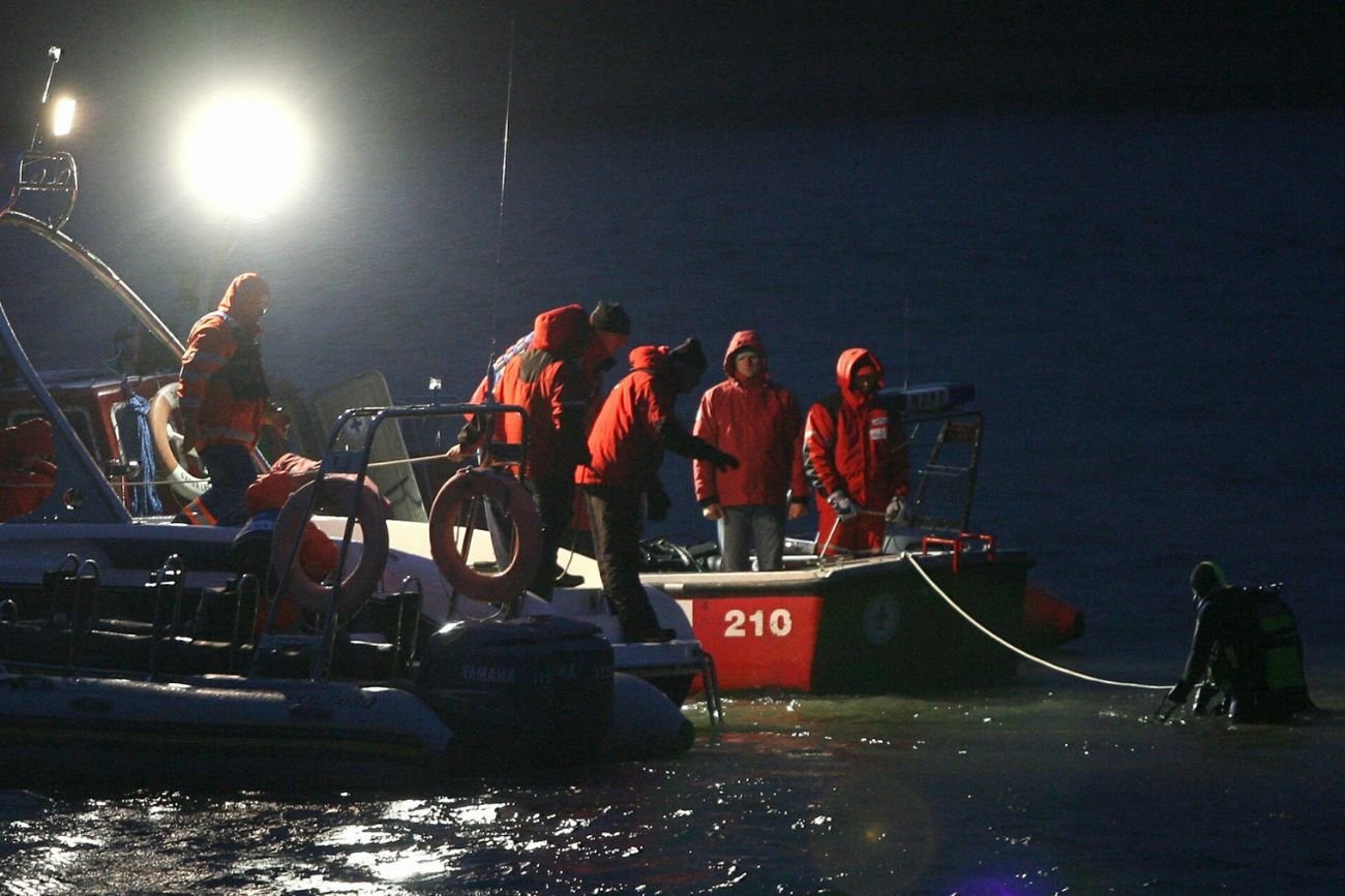 Świniary. Wypadek na Wiśle. Trwa akcja poszukiwawcza.