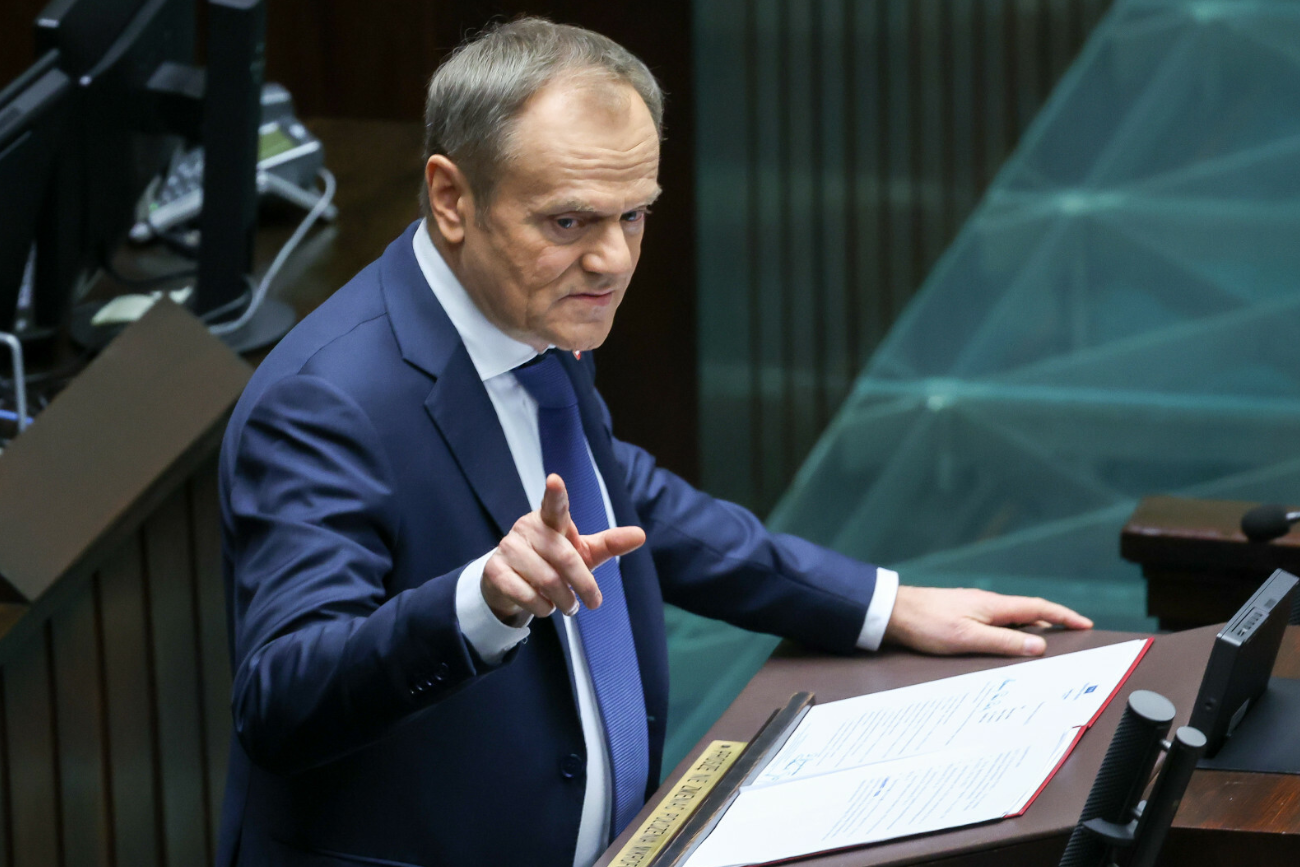 Mocne słowa Tuska w Sejmie. "Musimy przywoływać pamięć ofiar mediów publicznych"