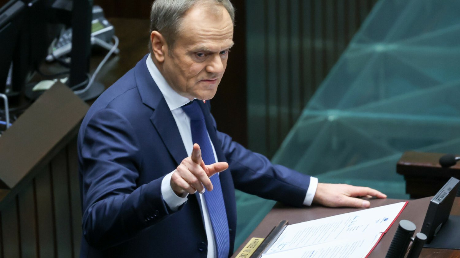 Mocne słowa Tuska w Sejmie. "Musimy przywoływać pamięć ofiar mediów publicznych"