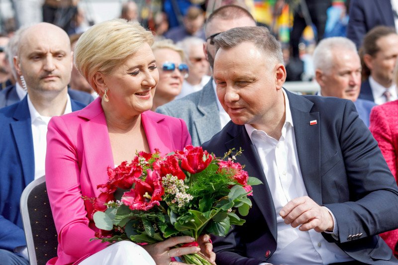 Para prezydencka na wakacjach w Juracie. Agata Duda zaskoczona niecodziennym zachowaniem księdza