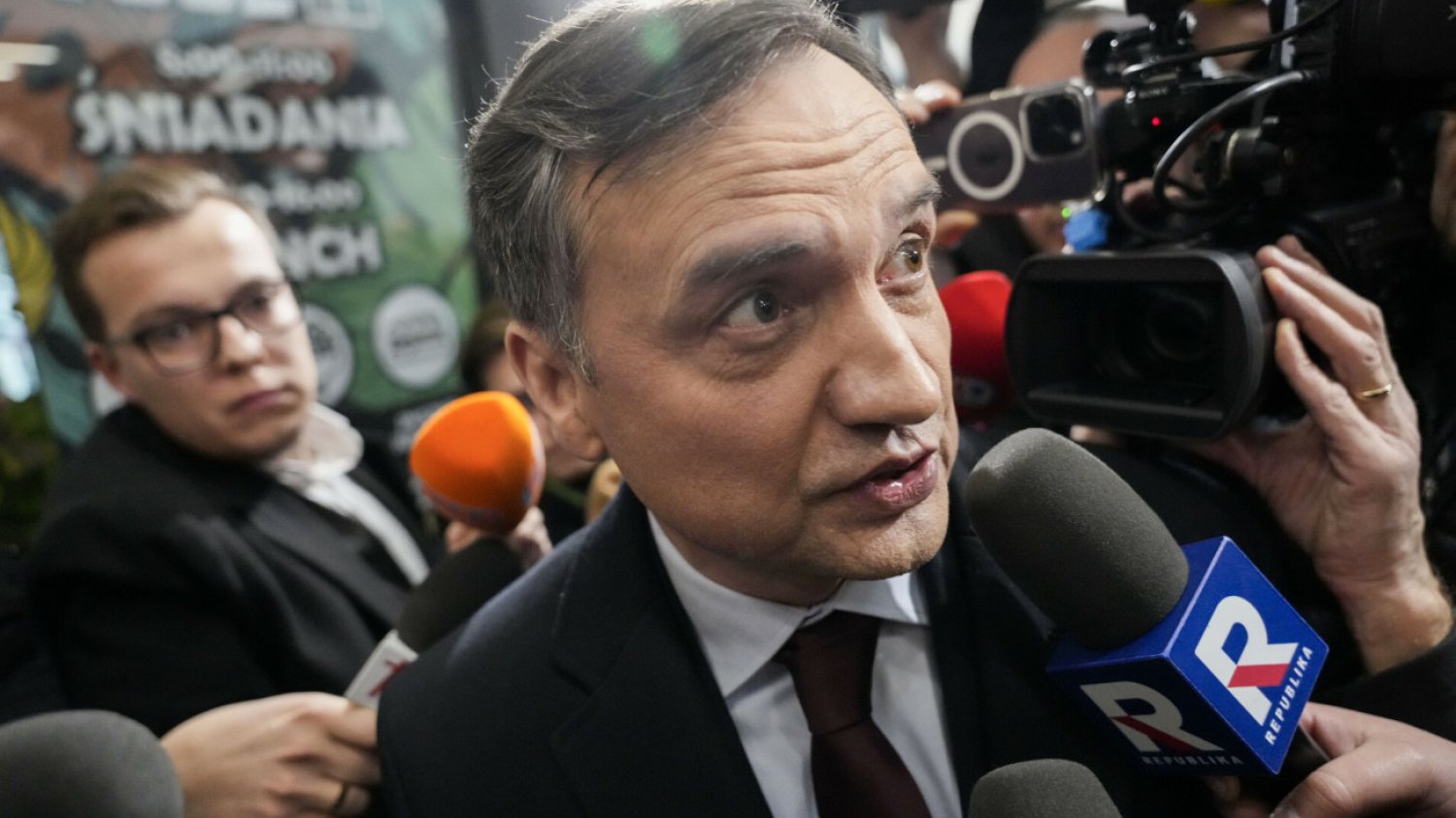 "Zrobił show, chojrakuje, gra bohatera". Pytamy w PiS o Ziobrę, zasypują nas burzą emocji