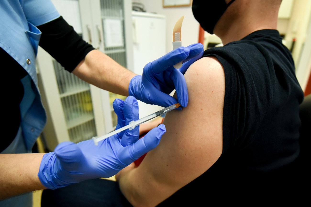 Nowe obostrzenia na grudzień 2021. Od kiedy obowiązkowe szczepienia?