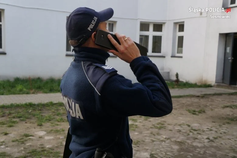 Policja wlepia mandaty za naruszenie kwarantanny.