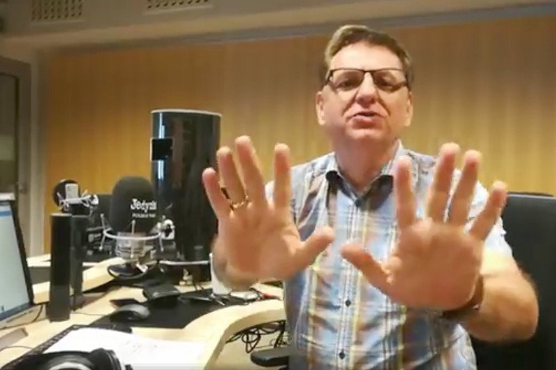 Czy Roman Czejarek będzie prowadził w tym roku "Lato z Radiem"? Z nieoficjalnych informacji wynika, że w tej kultowej audycji pojawią się nowe głosy.