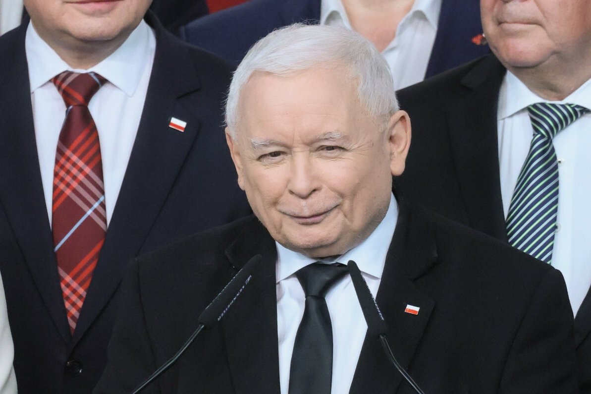 Są dane PKW z sześciu okręgów. KO i PiS idą "łeb w łeb".