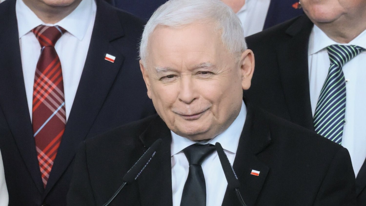 Są dane PKW z sześciu okręgów. KO i PiS idą "łeb w łeb".