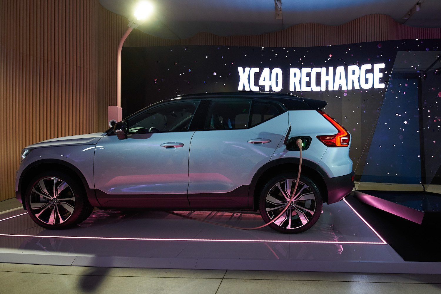 Volvo XC40 Recharge to pierwsze w pełni elektryczne auto od szwedzkiej marki.