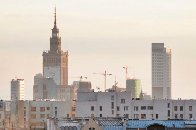 Warszawa budzi skrajne emocje - zwykło się mawiać, że jedni ją kochają, a inni nienawidzą.
