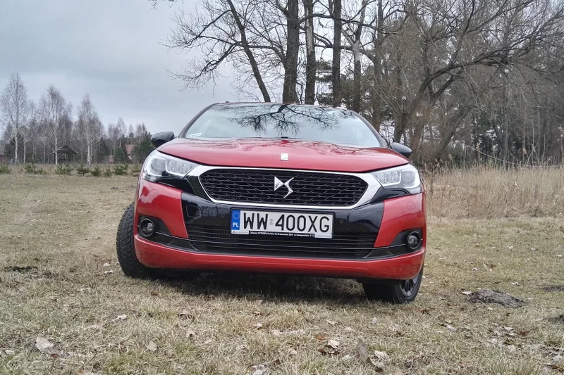 W nowym modelu zdecydowano się tylko na logo DS.