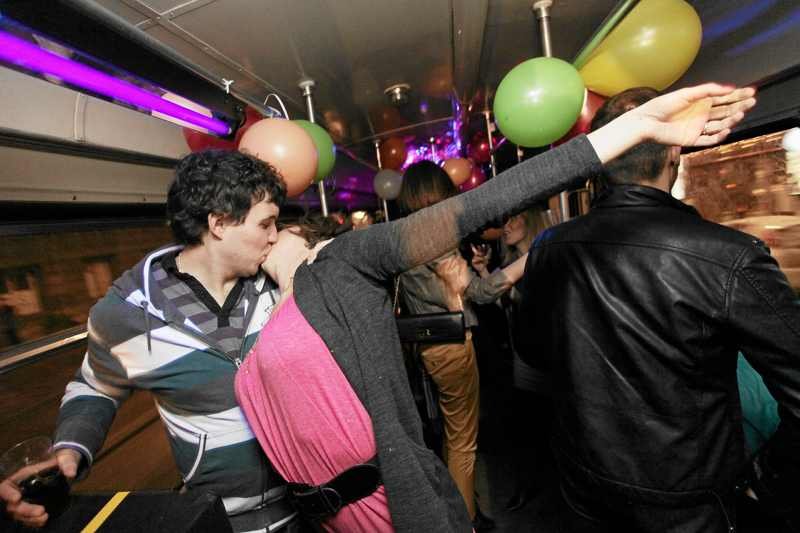 Czy rzeczywiście zawsze musi być szampańsko?