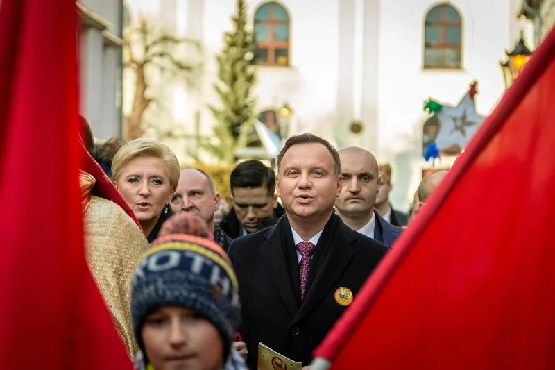 Andrzej Duda nie miał problemu z potępieniem ataku na 14-letnią Turczynkę w Warszawie. Jednak TVP miało problem z wyemitowaniem jego słów.