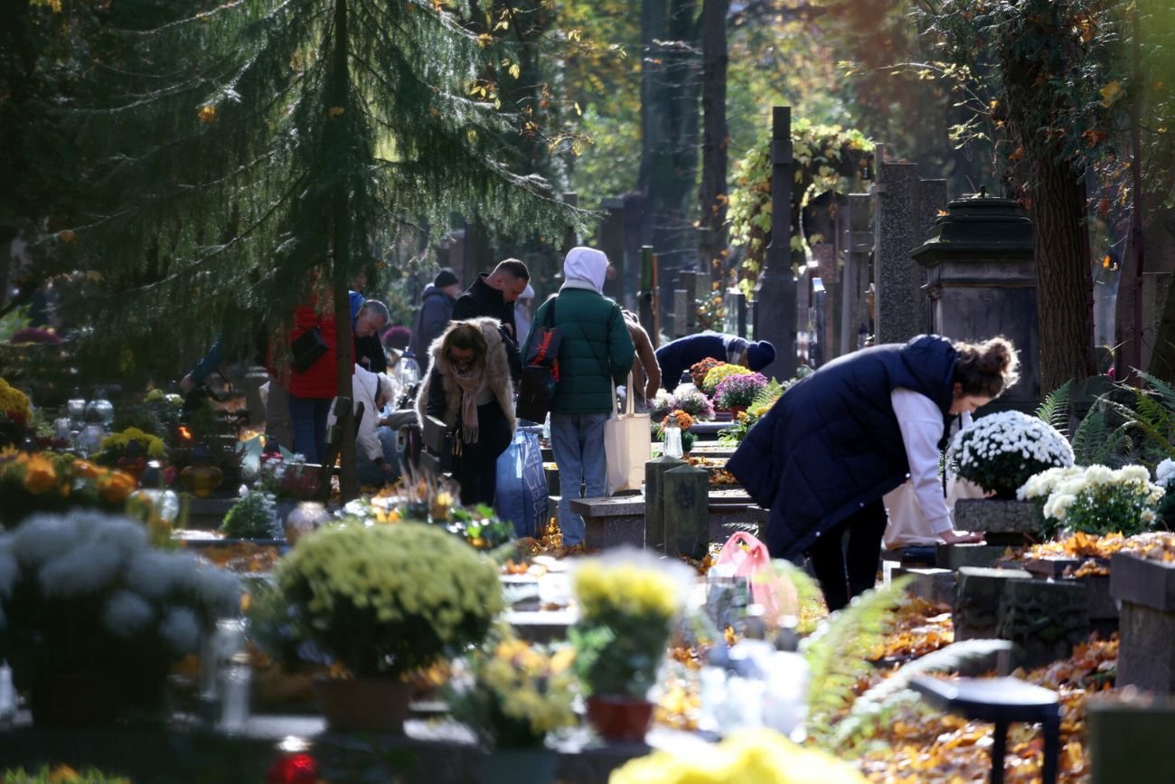 Jaka będzie pogoda 1 listopada 2024, na Wszystkich Świętych? Prognoza się zmieniła.