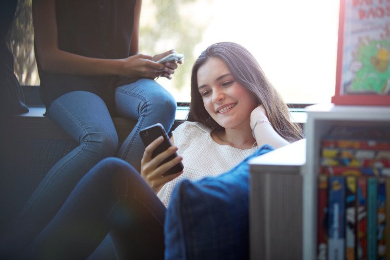 Stały, bo mobilny dostęp do internetu sprzyja tworzeniu i rozpowszechnianiu nowych cyfrowych treści, w tym tych uznawanych za negatywne. Prawie 9 proc. dzieci padło ofiarą mowy nienawiści