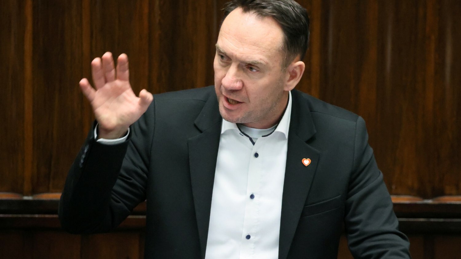W czasie jego wystąpienia Kaczyński wyszedł. Kim jest poseł Szymański?