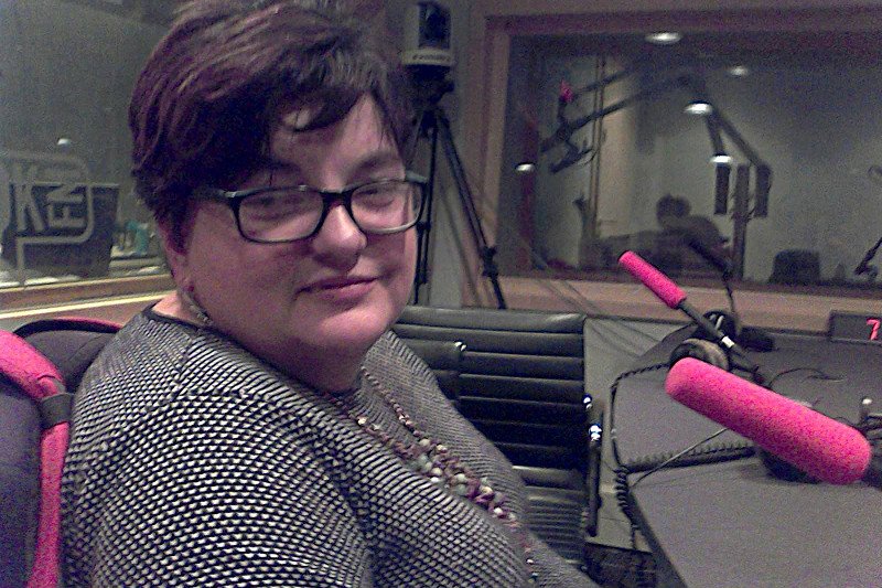 Beata Świniarska doświadcza dyskryminacji osób z niepełnosprawnością ruchową na własnej skórze. Pełnosprawni ludzie bezrefleksyjnie tworzą bariery, które utrudniają życie osobom z niepełnosprawnością.