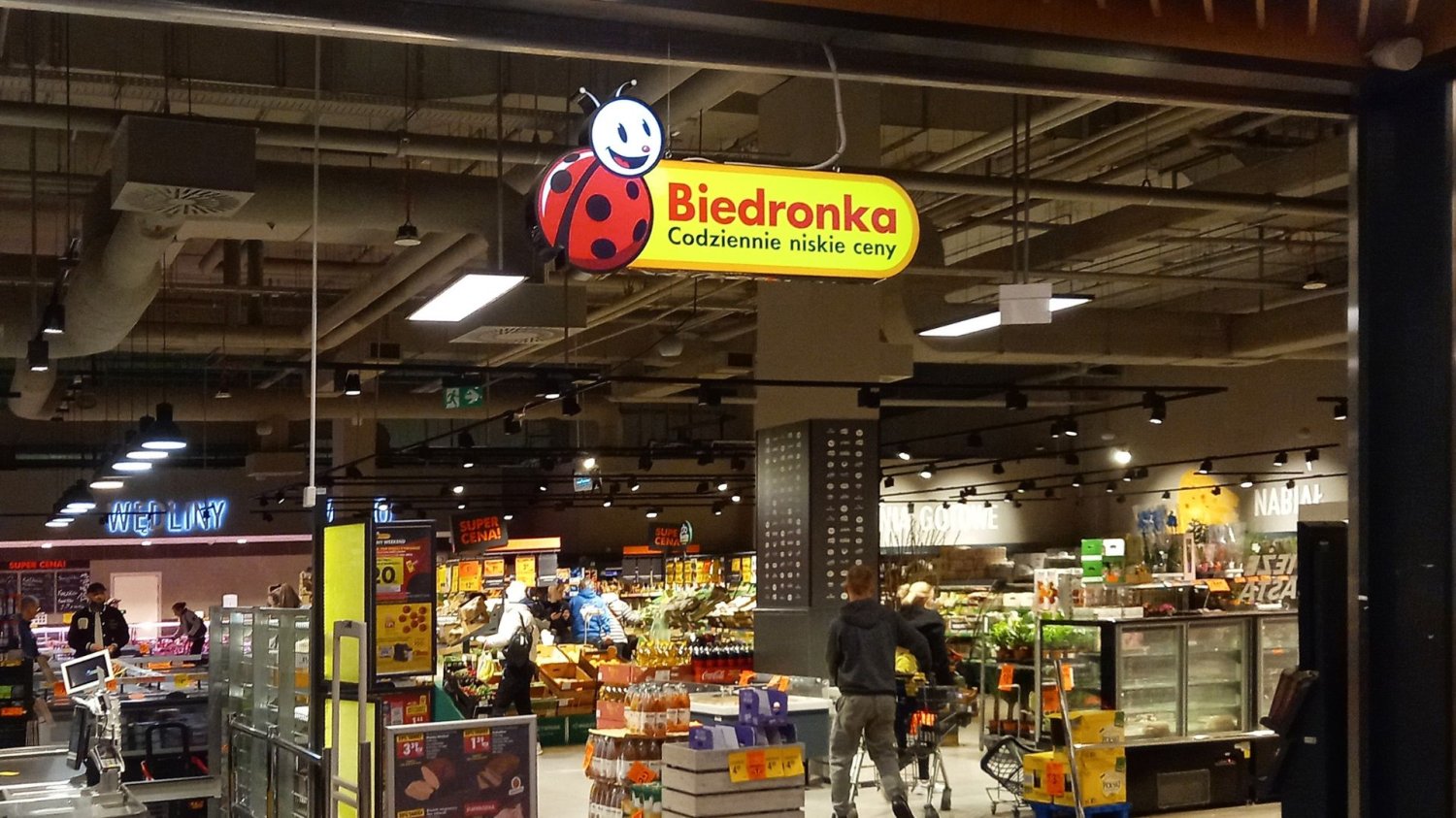 Biedronka zaszalała z promocją na masło. Jak za 3 kajzerki lepszej jakości Masło w dużej promocji w Biedronce w ten weekend