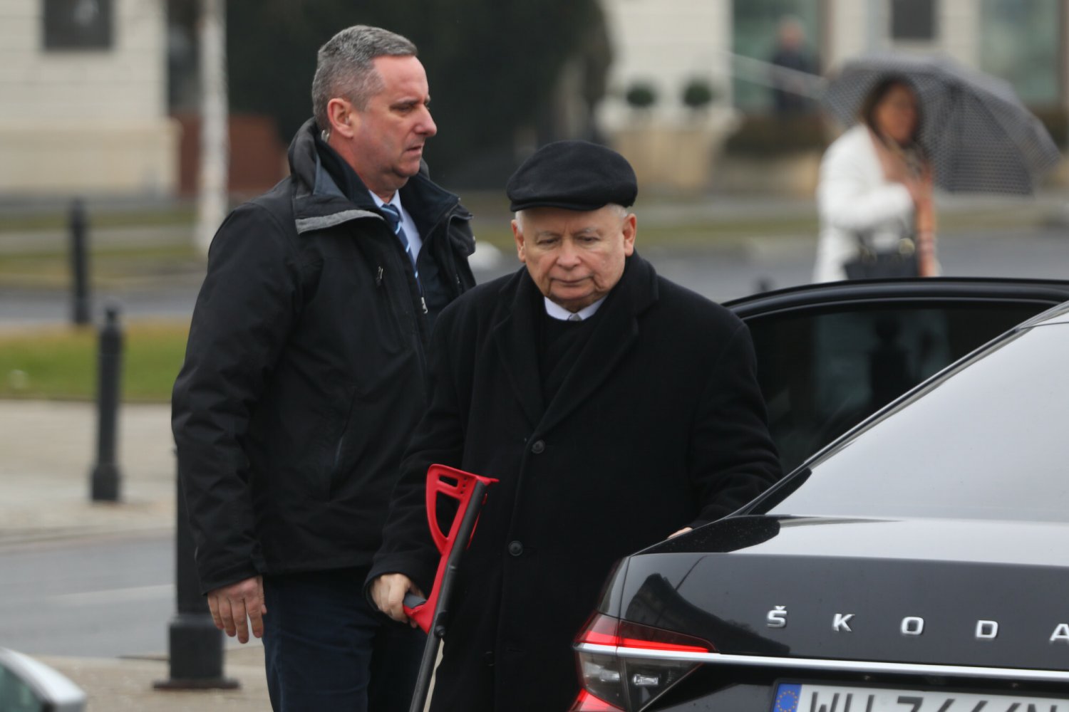 Jarosław Kaczyński prawie runął na ziemię w Janowie Lubelskim.