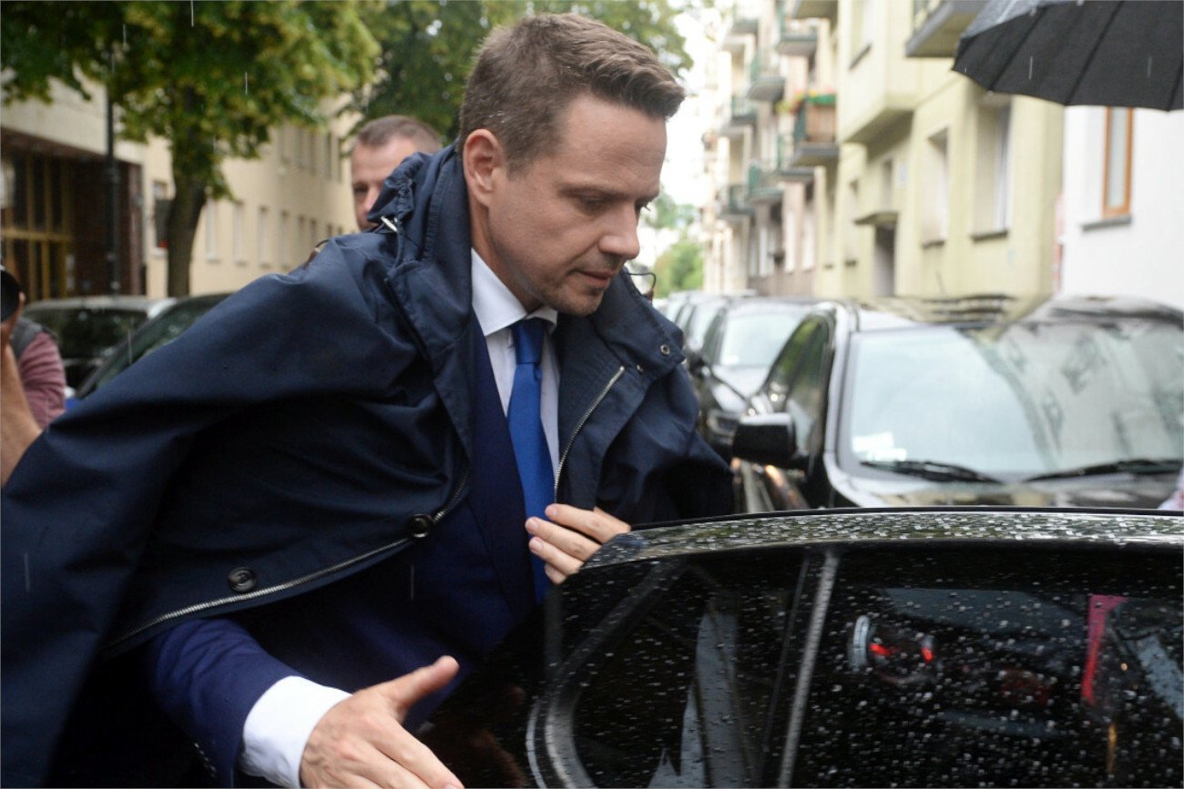 Auto z Trzaskowskim pędziło przez Warszawę. Mamy komentarz z ratusza