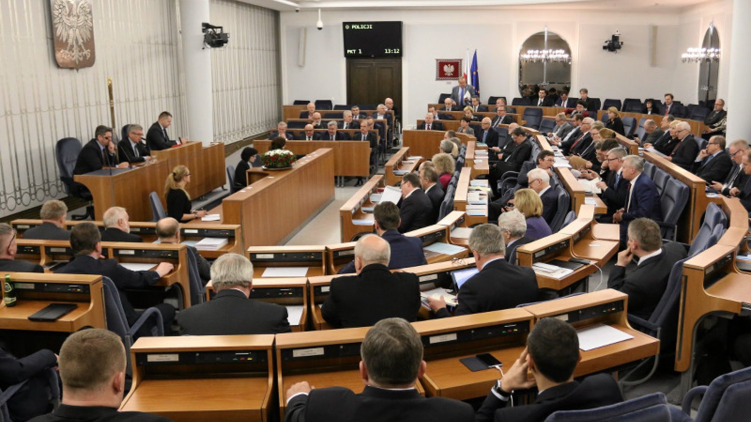 Senat obradował niemal do 3 nad ranem. Dalsza debata rozpocznie się o godzinie 10.00 w sobotę.