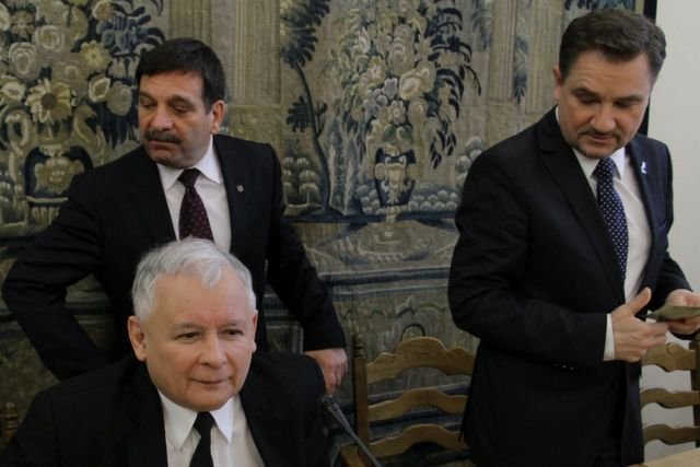 PiS-owski projekt ograniczający handel w niedzielę został zaatakowany przez obecnego i byłego przewodniczącego "Solidarności".