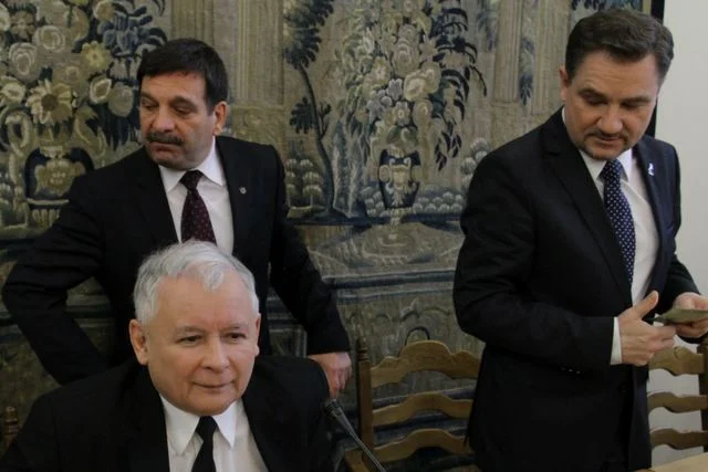 PiS-owski projekt ograniczający handel w niedzielę został zaatakowany przez obecnego i byłego przewodniczącego "Solidarności".