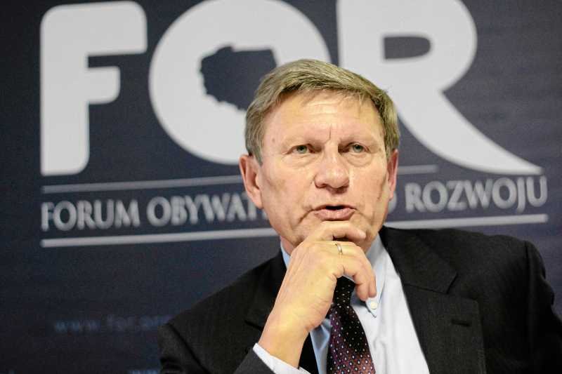 Prof. Leszek Balcerowicz ocenia, że rząd w zbyt wielu miejscach próbuje przykryć brak planu na gospodarkę PR-em.