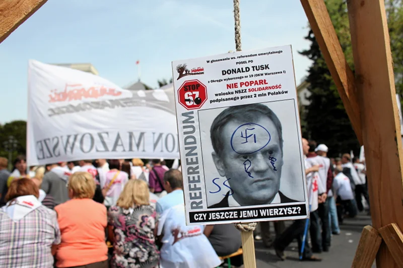 Demonstracja "Solidarności" pod Sejmem przeciwko podniesieniu wieku emerytalnego