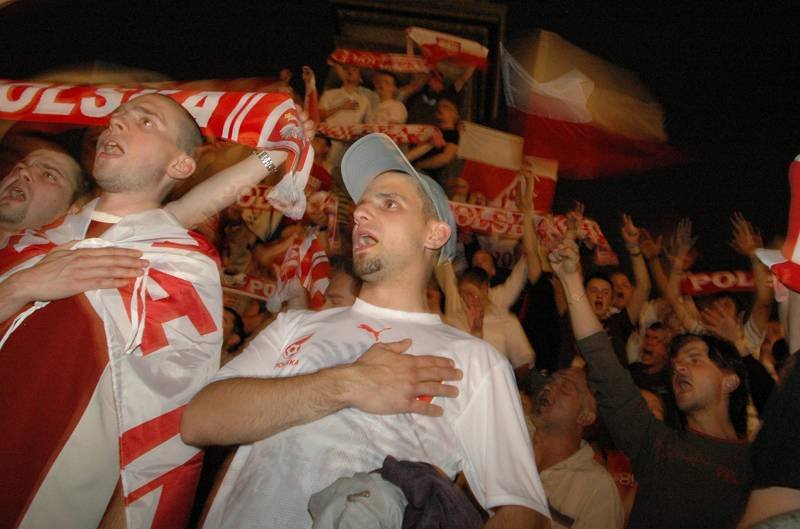 Kibice reprezentacji Polski po wygranym meczu