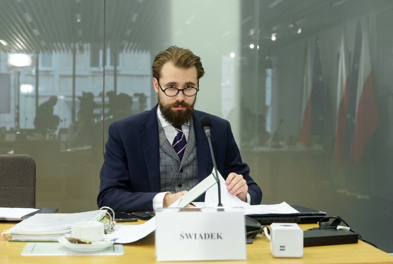 Komisja ds. afery wizowej. Kolejny świadek sypie na PiS i Kaczyńskiego.