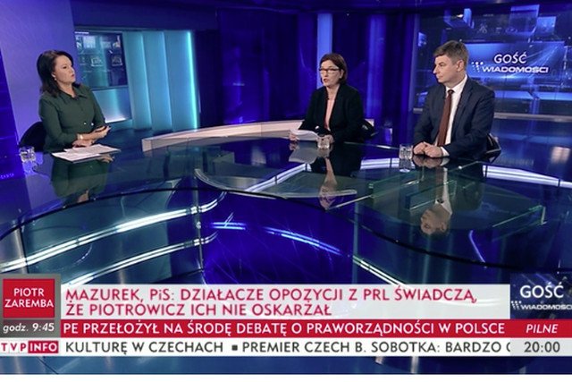 Politycy opozycji, jeśli już pojawiają się w "Wiadomościach", to najczęściej w "obstawie" władzy.