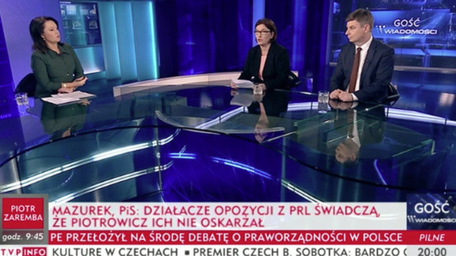 Politycy opozycji, jeśli już pojawiają się w "Wiadomościach", to najczęściej w "obstawie" władzy.