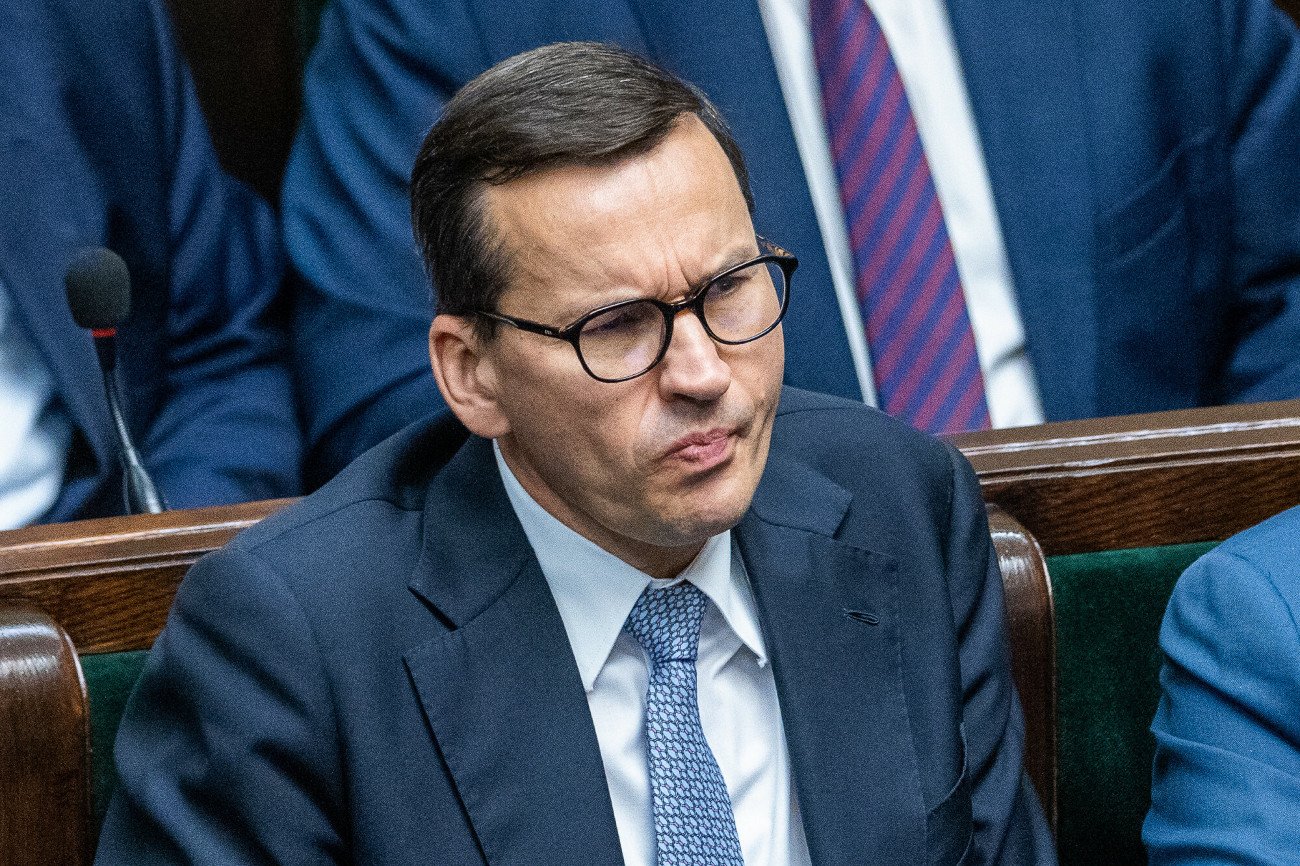 Sondaż CBOS: Znaczne pogorszenie nastawienia do rządu i spadek jego notowań