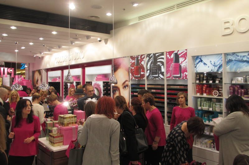 Avon Studio w Centrum Handlowym Złote Tarasy w Warszawie
