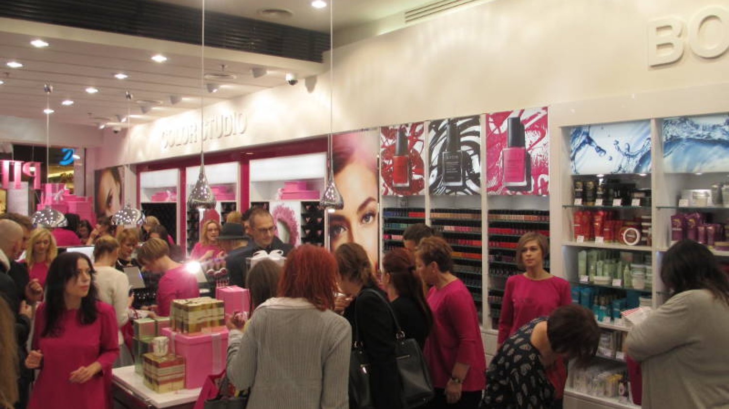 Avon Studio w Centrum Handlowym Złote Tarasy w Warszawie