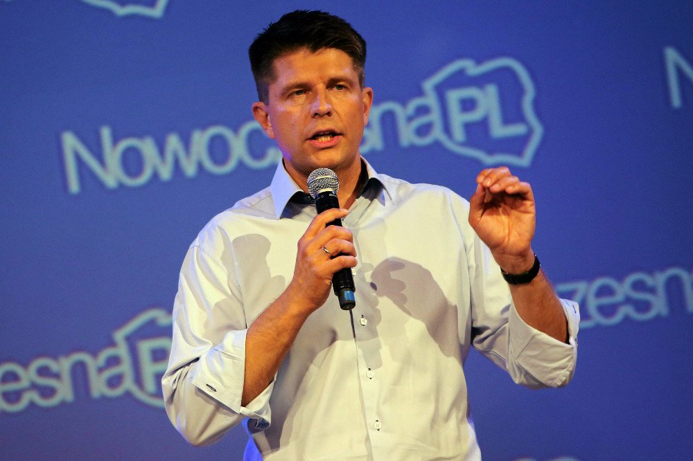 Ryszard Petru lider stowarzyszenia NowoczesnaPL stanowczo krytykuje zarówno PiS, jak i PO.