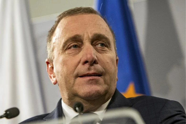 Grzegorz Schetyna dokonał słusznej zmiany.